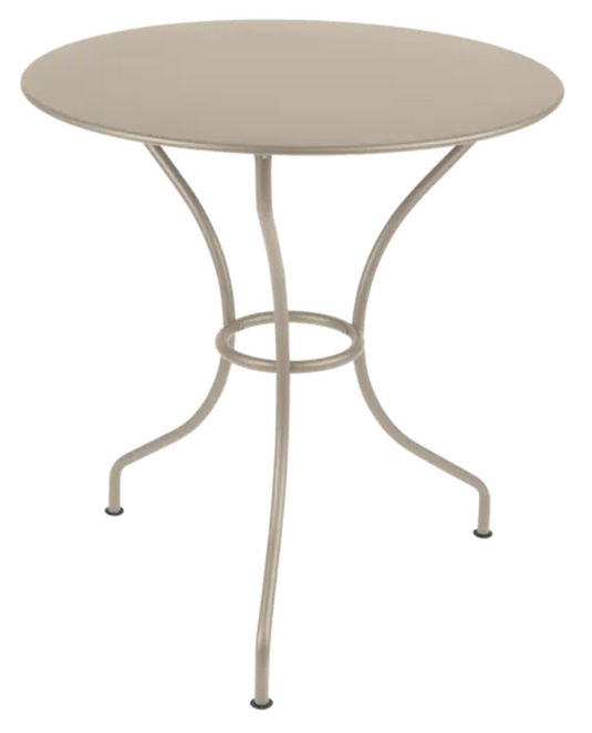 Fermob OPÉRA+ outdoor metal table with 67 cm diameter in nutmeg finish, suitable for patio or restaurant outdoor seating.