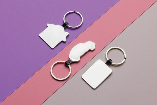 RCS recycled zinc alloy house keyring from XD Collection with lanyard, featuring a durable, eco-friendly design and detailed metal finish.
