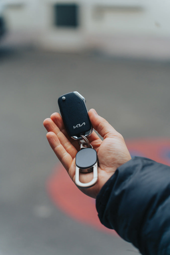 Load image into Gallery viewer, XD Collection Keyfinder keychain with USB-C, worldwide locating feature, designed for phone and tablet accessories.
