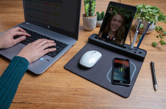 XD Xclusive air mousepad with 5W wireless charging and USB port for phone and tablet accessories, black surface with sleek design.