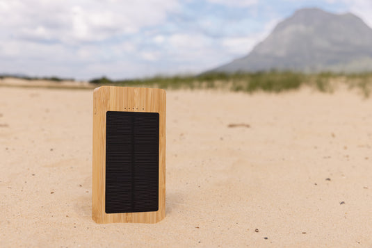 Sunwick 10.000 mAh Bamboo solar powerbank - Custom Wood Designs
