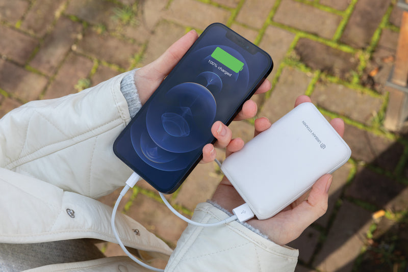 Load image into Gallery viewer, Urban Vitamin Alameda 10.000 mAh 18W PD powerbank - Custom Wood Designs

