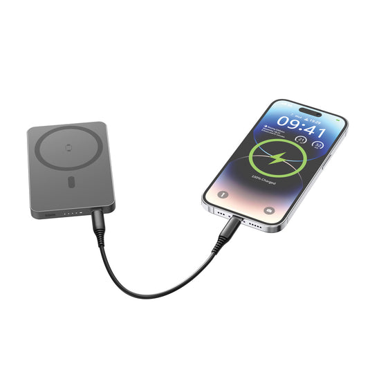 Urban Vitamin Marin 5000mAh magnetic wireless powerbank for phones and tablets, showcasing sleek design with magnetic attachment.