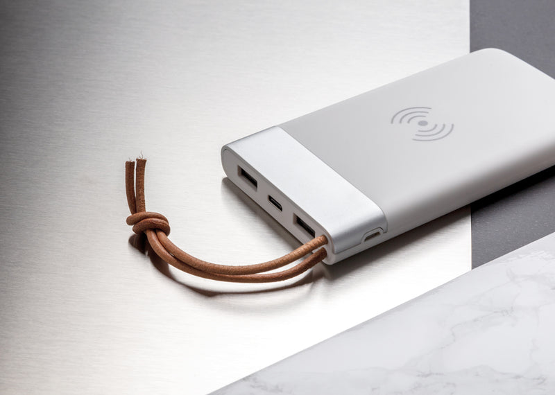Load image into Gallery viewer, Aria 8.000 mAh 5W wireless charging powerbank - Custom Wood Designs
