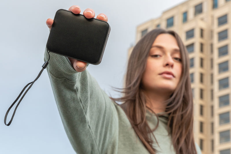 Load image into Gallery viewer, Urban Vitamin Vallejo RCS rplastic 3W speaker IPX 7 - Custom Wood Designs
