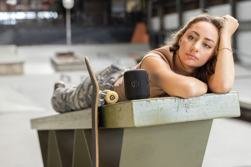 Load image into Gallery viewer, Urban Vitamin Palmdale RCS rplastic 16W speaker IPX7 - Custom Wood Designs
