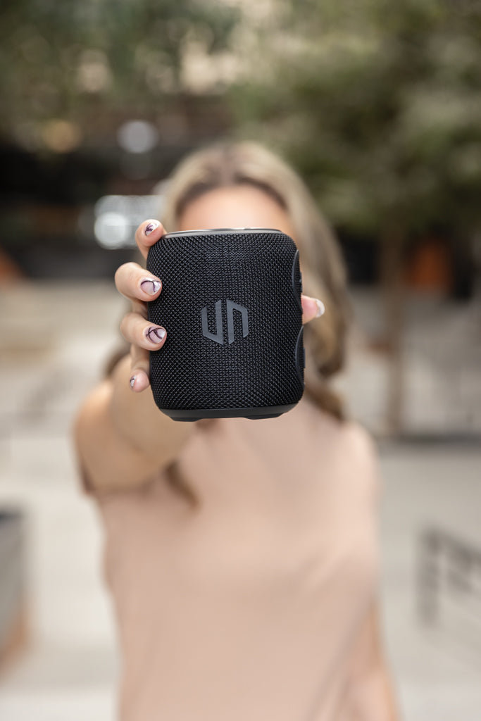 Load image into Gallery viewer, Urban Vitamin Palmdale RCS rplastic 16W speaker IPX7 - Custom Wood Designs
