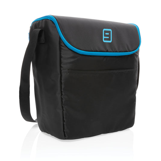 XD Collection Explorer medium outdoor cooler bag with insulated compartments for keeping food and drinks cold during outdoor activities.