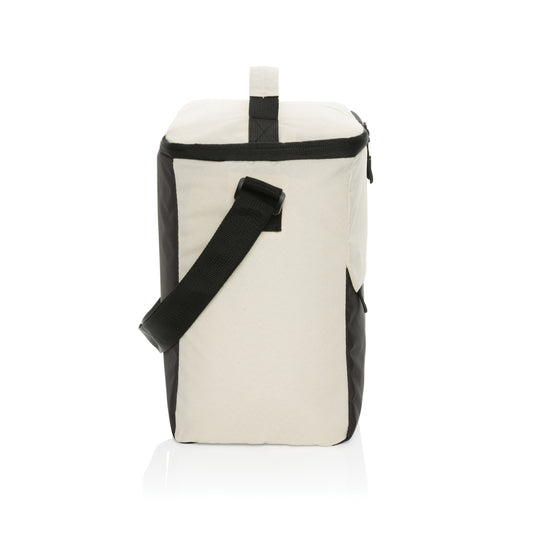 XD Collection Kazu AWARE™ RPET outdoor cooler bag with insulated interior and adjustable strap, designed for outdoor activities.