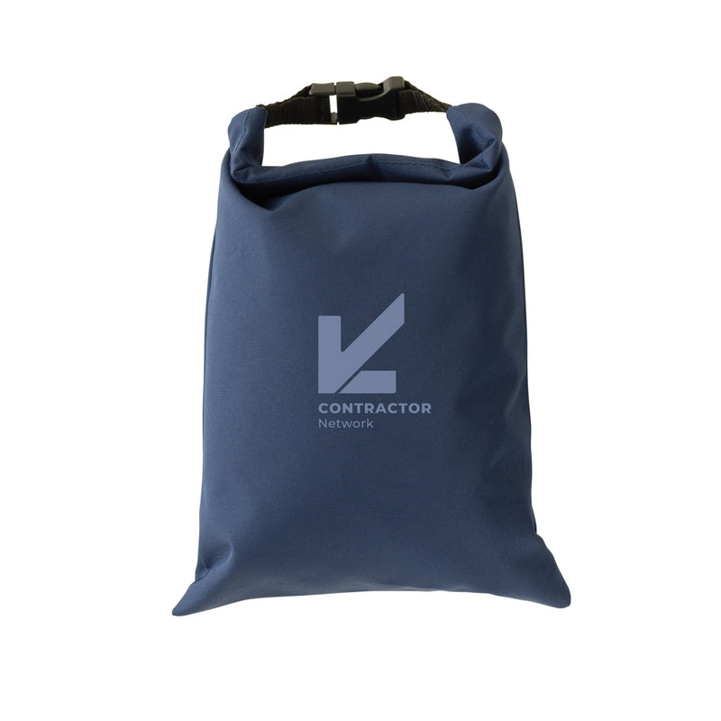 Load image into Gallery viewer, XD Collection AWARE™ RPET foldable lunch bag for outdoor use, 30x20cm, featuring a snack strap and eco-friendly design.
