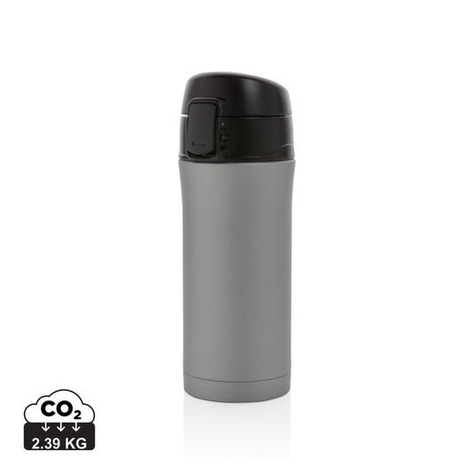 Metallic Easy Lock vacuum mug from XD Collection, durable drinkware with secure lid and sleek metallic finish.