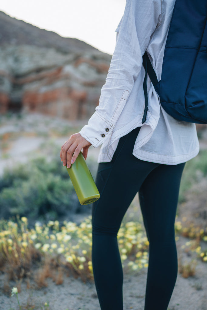 Load image into Gallery viewer, RCS certified recycled PP water bottle with handle - Custom Wood Designs
