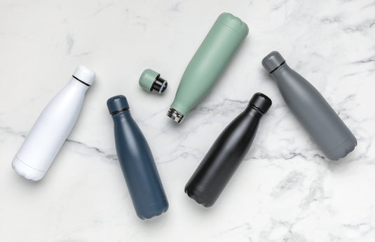 Solid color stainless steel vacuum bottle, 500 ml, from XD Collection, featuring a sleek drinkware design with a secure lid.