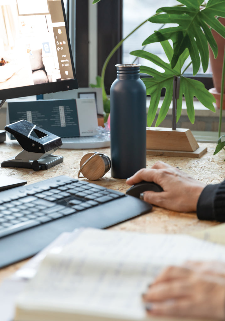 Load image into Gallery viewer, Modern stainless steel bottle with bamboo lid - Custom Wood Designs
