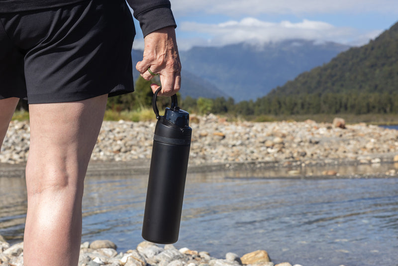 Load image into Gallery viewer, XD Collection Omni Sip RCS certified re-steel lockable bottle, 720ml, steel drinkware with secure lock, shown in the image.
