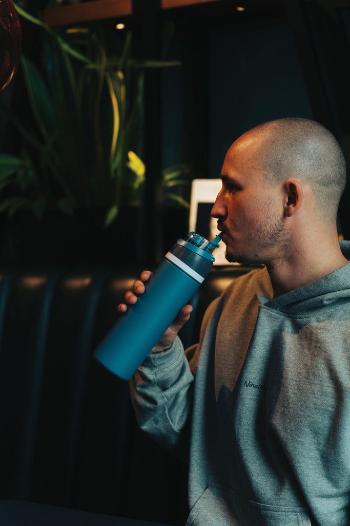 Load image into Gallery viewer, XD Collection Omni Sip RCS certified re-steel lockable 720ml drinkware bottle with a sleek design and secure lid.
