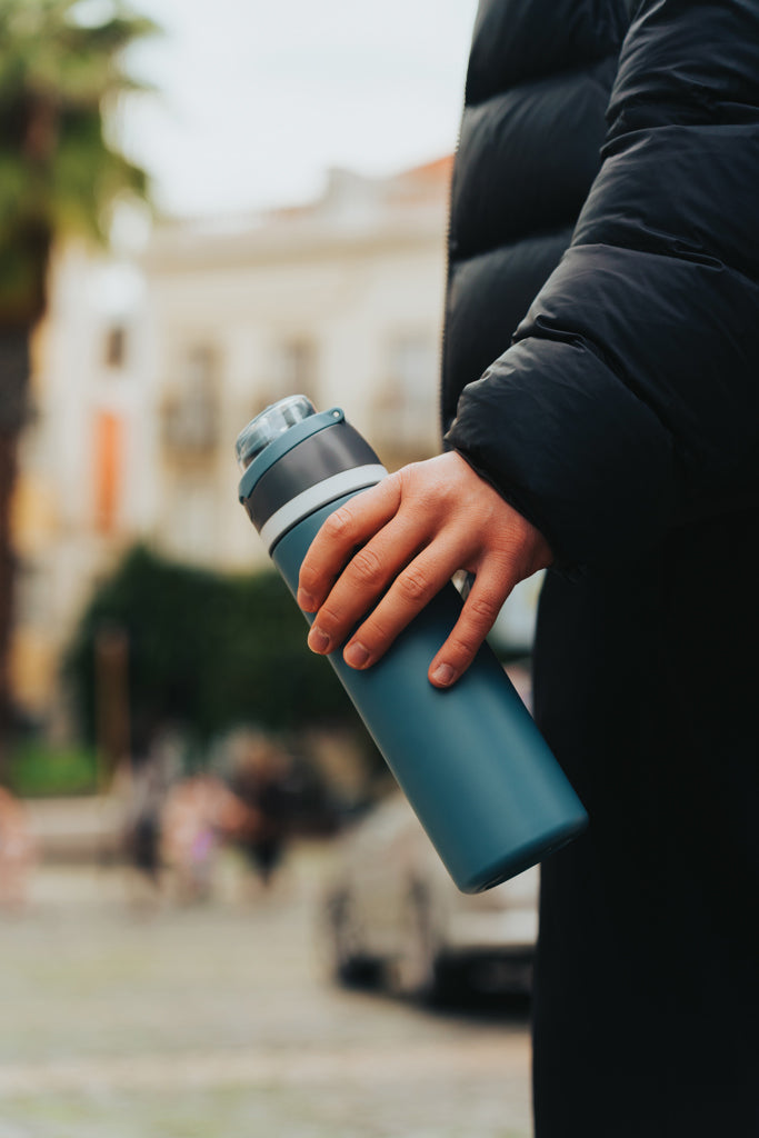 Load image into Gallery viewer, XD Collection Omni Sip RCS certified re-steel lockable 720ml drinkware bottle with secure lid and sleek design.
