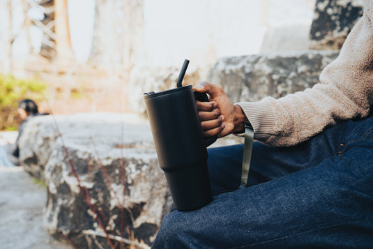 XD Collection Embrace Deluxe RCS stainless steel tumbler, 900ml, with a sleek design and spill-proof lid for hot and cold drinks.