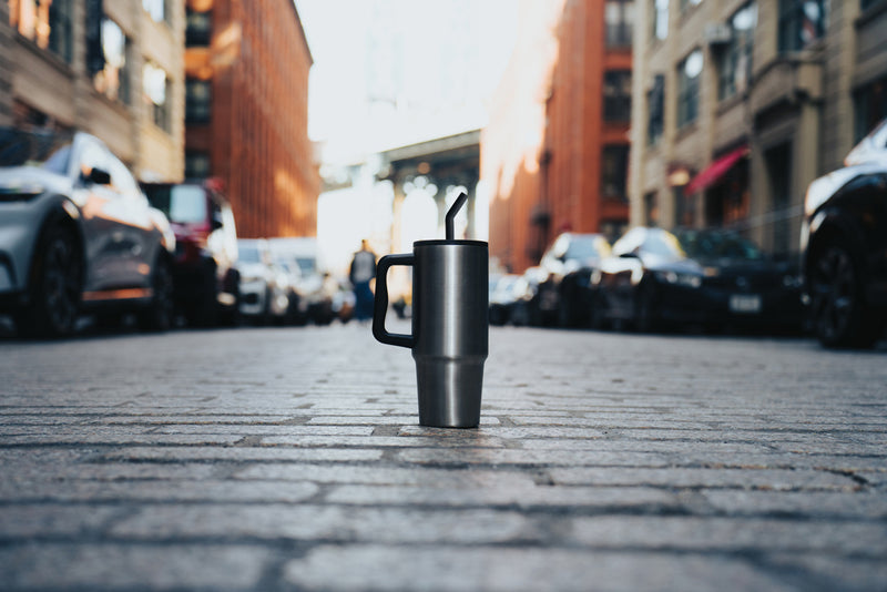 Load image into Gallery viewer, XD Collection Embrace Deluxe RCS recycled stainless steel 900ml tumbler, matte finish, with black lid and ergonomic design.
