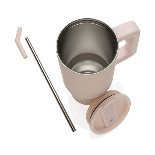Embrace deluxe RCS recycled stainless steel tumbler by XD Collection, 900ml drinkware with a sleek, durable design.