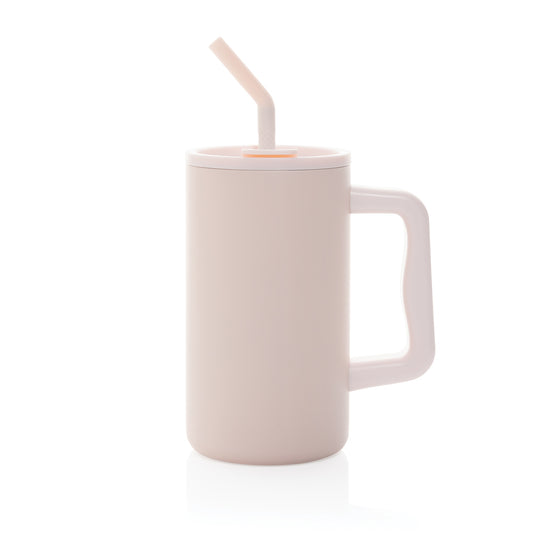 Reusable 800ml recycled steel mug from XD Collection with Cube RCS certification, featuring a sleek, durable drinkware design.