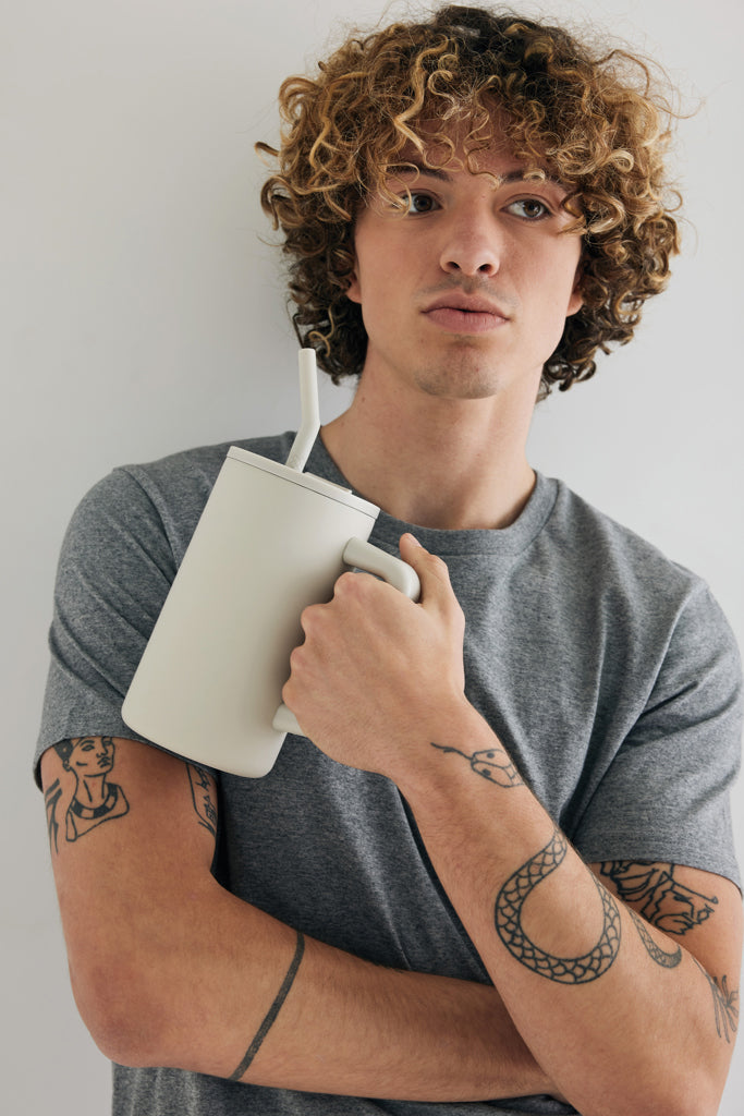 Load image into Gallery viewer, Recycled steel mug from XD Collection, 800ml capacity, RCS certified drinkware with a sleek, durable design.
