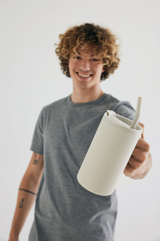 Recycled steel mug from XD Collection, 800ml capacity, eco-friendly drinkware with Cube RCS certification and sleek design.