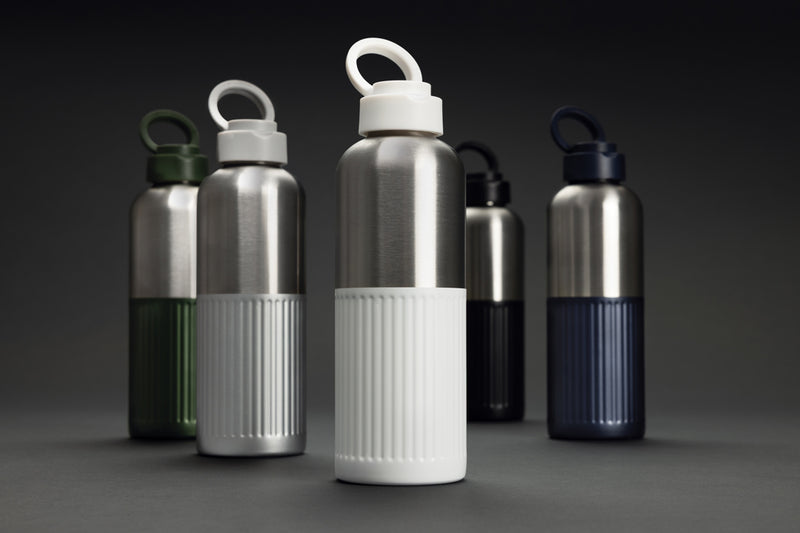 Load image into Gallery viewer, Ripple RCS R-steel leakproof water bottle with handle, 750ML, by XD Xclusive, showing a sleek stainless steel drinkware with a handle.
