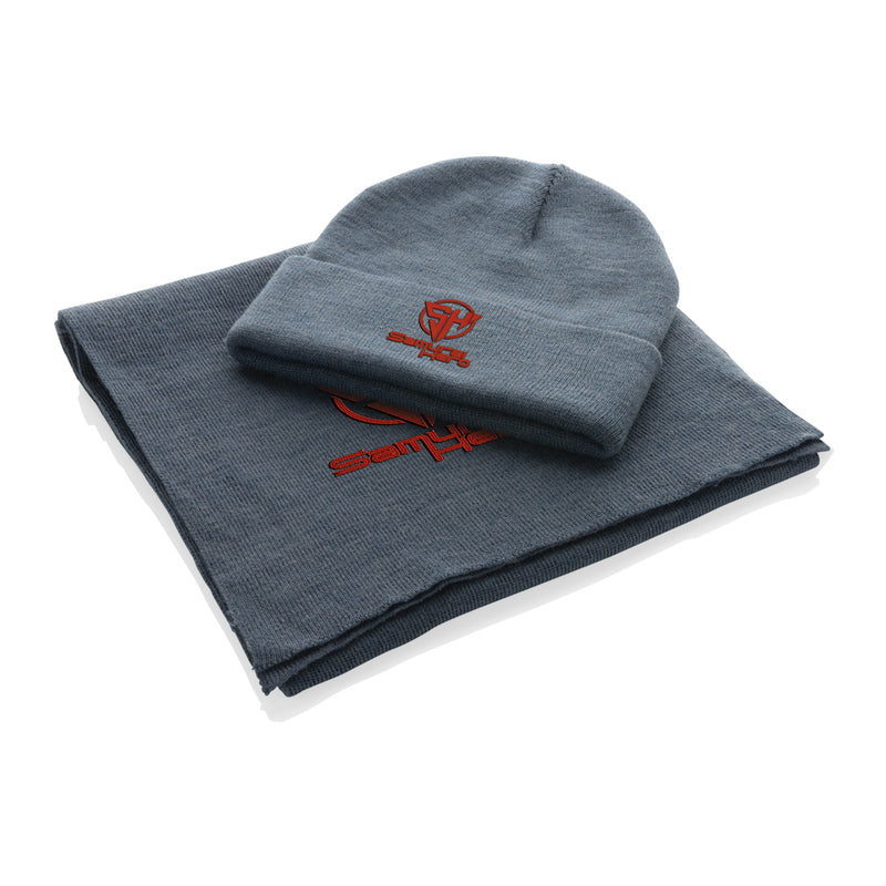 Load image into Gallery viewer, Elles Polylana® scarf by XD Collection, 180x30cm, stylish headwear in soft fabric, shown draped around a model's neck and shoulders.
