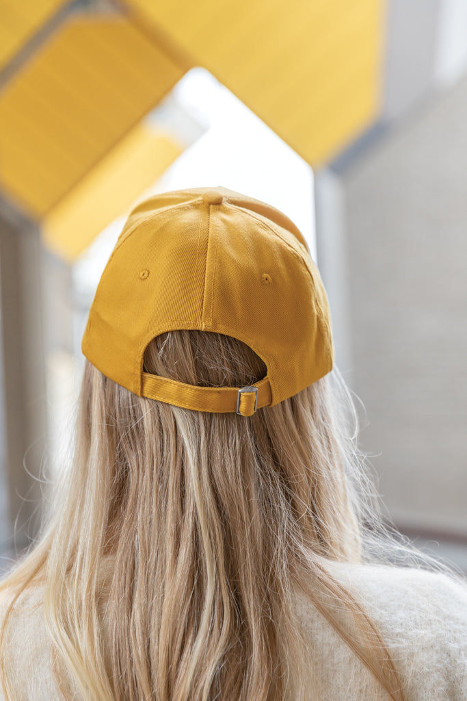 Load image into Gallery viewer, Stylish 5-panel recycled cotton cap by XD Collection with AWARE™ tracer, showcasing eco-friendly headwear in natural fabric and design.
