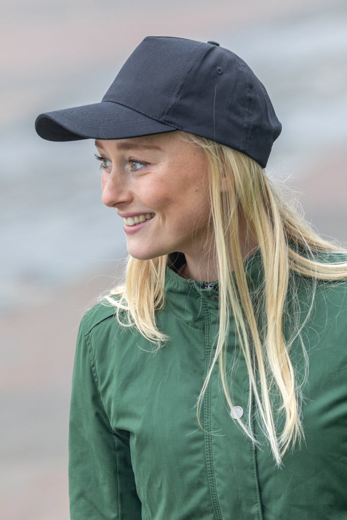 Load image into Gallery viewer, Impact 5-panel recycled cotton cap by XD Collection with AWARE™ tracer, featuring a stylish headwear design in the image.

