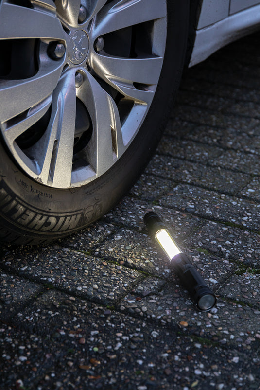 Large telescopic LED torch with COB light from XD Collection, featuring adjustable extension and bright illumination.