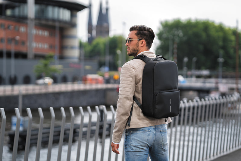 Load image into Gallery viewer, XD Design Flex Gym bag for bags and travel, featuring multiple compartments and a sleek design, suitable for sports or travel use.
