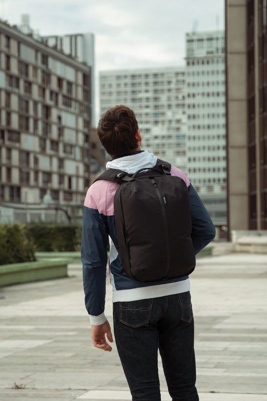 XD Design Flex Gym Bag in black with adjustable straps and multiple compartments for travel and workout essentials.
