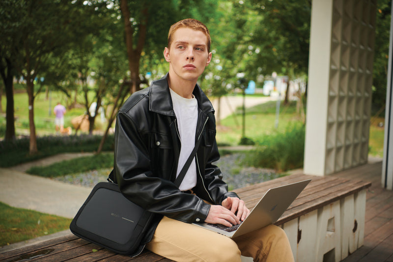Load image into Gallery viewer, Black 14-inch laptop bag by XD Design, with padded compartments and sleek design, ideal for travel and daily use.
