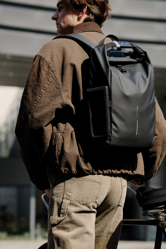 Load image into Gallery viewer, Urban water-resistant bike backpack by XD Design, featuring multiple compartments and adjustable straps for cycling comfort.

