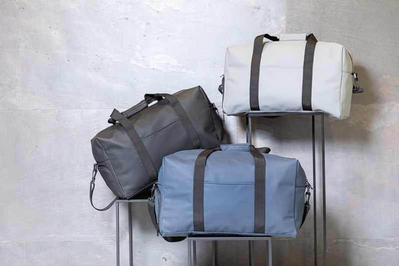 Load image into Gallery viewer, Smooth PU weekend duffle bag by XD Collection, featuring a sleek design and sturdy handles for travel and weekend trips.
