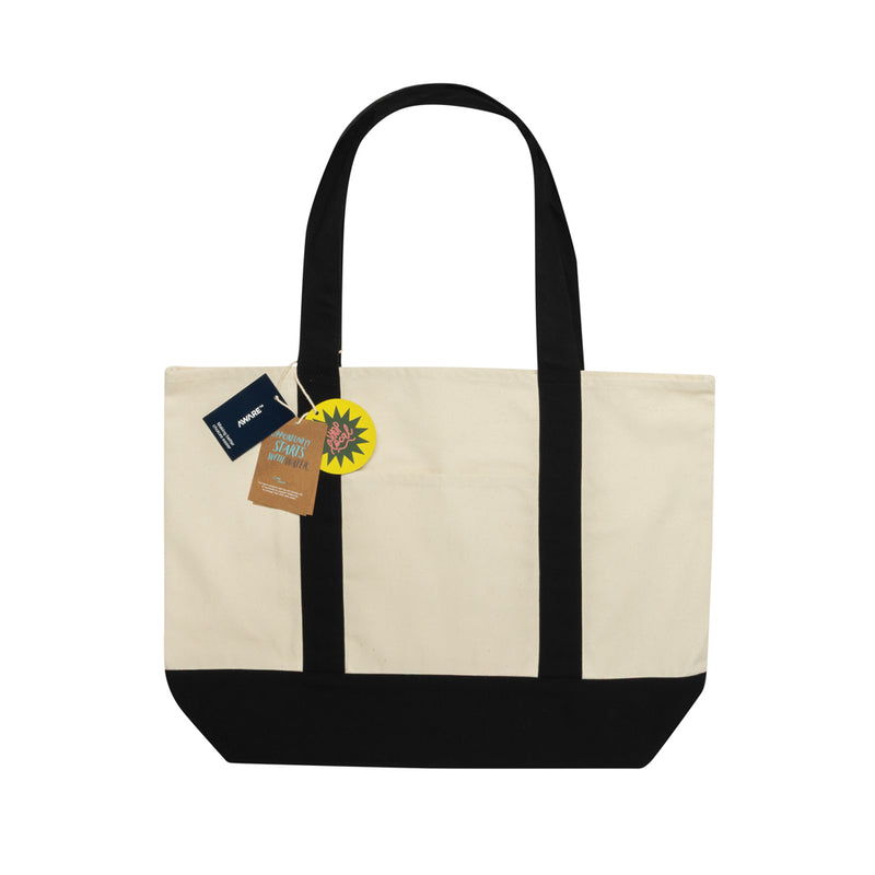 Load image into Gallery viewer, Recycled cotton tote bag from XD Xclusive's SHOP LOCAL AWARE™ collection, featuring eco-friendly design and sturdy handles.
