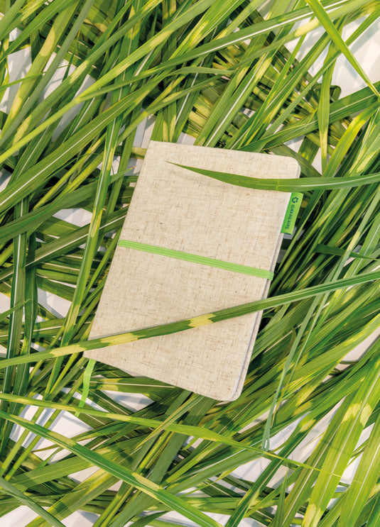 A5 jute notebook from XD Collection featuring a natural woven cover and spiral binding, ideal for note-taking and journaling.