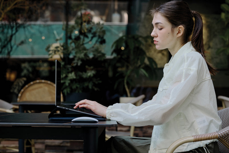 Load image into Gallery viewer, XD Design mobile office sleeve for 14-inch laptops, black protective bag with padded interior and modern design.
