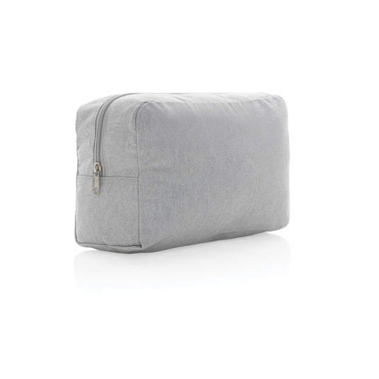 Impact Aware™ undyed 285 gsm canvas toiletry bag from XD Collection, showcasing its durable material and simple, eco-friendly design.
