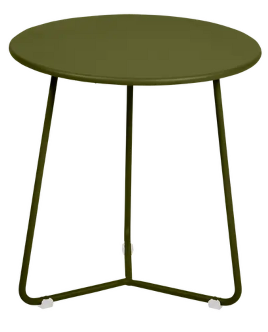Small Fermob Pesto Cocotte occasional table with a round Ø34cm top, ideal for versatile living space decoration.