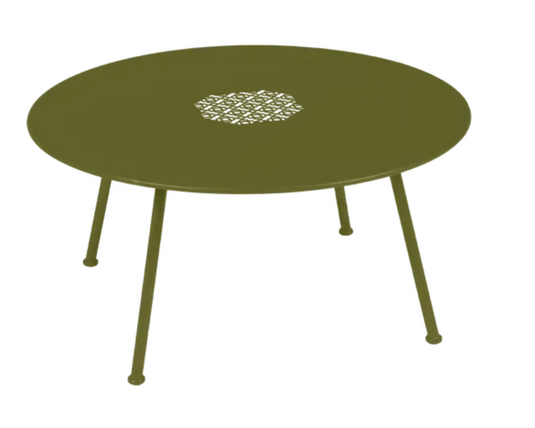 Fermob LORETTE low metal coffee table with white finish, Ø80 cm, suitable for outdoor use and fire-resistant.