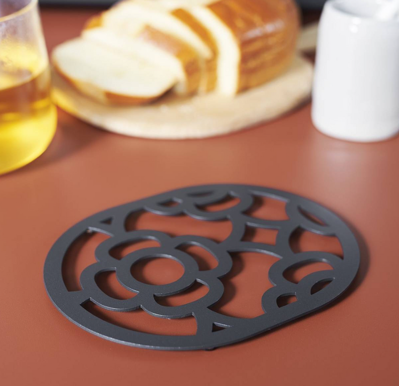 Load image into Gallery viewer, Blue Fermob LORETTE non-slip metal trivet pad, 22 x 17.5 cm, designed to protect surfaces from hot cookware.
