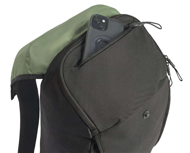 Load image into Gallery viewer, Thule Paramount 20L backpack shown in black with multiple compartments and padded straps for comfortable carrying.
