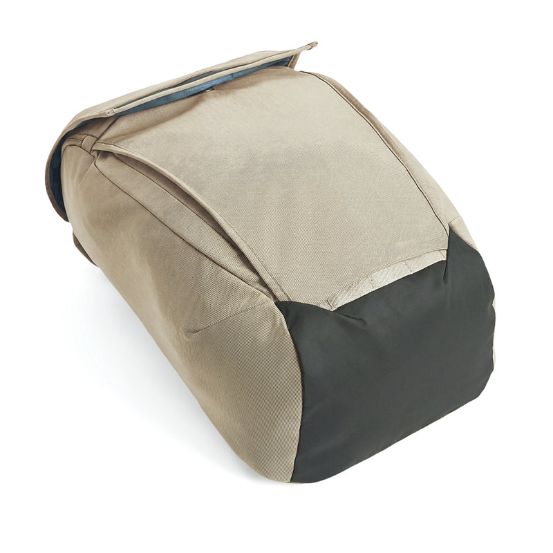 Load image into Gallery viewer, Thule Paramount Backpack 20L in black, showing multiple compartments and padded shoulder straps for comfortable travel.
