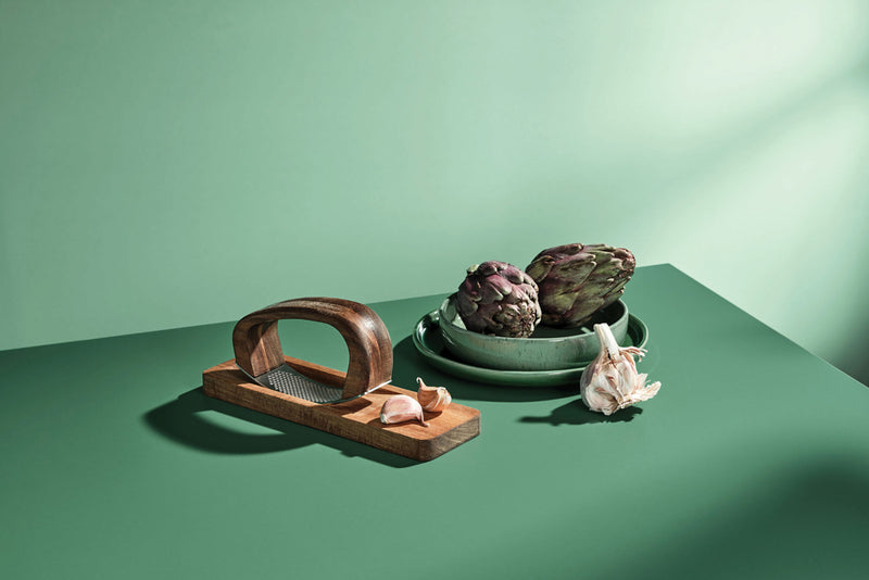 Load image into Gallery viewer, AdHoc RoccaAlio Garlic press with chopping board
