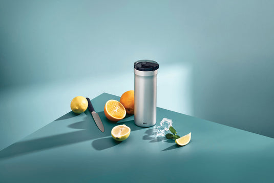 AdHoc Thermal Mug Pulse in black with stainless steel interior, designed for hot beverages, compact and stylish for home or travel use.