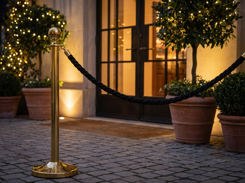 Load image into Gallery viewer, Securit Barriers Systems - Classic Ropes - Black 59,5x4x4cm - Pack of 5 - in use
