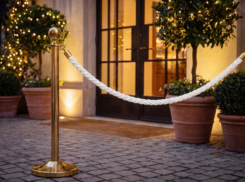 Load image into Gallery viewer, Securit Barriers Systems - Classic Ropes - White 59,5x4x4cm - Pack of 5 - in use

